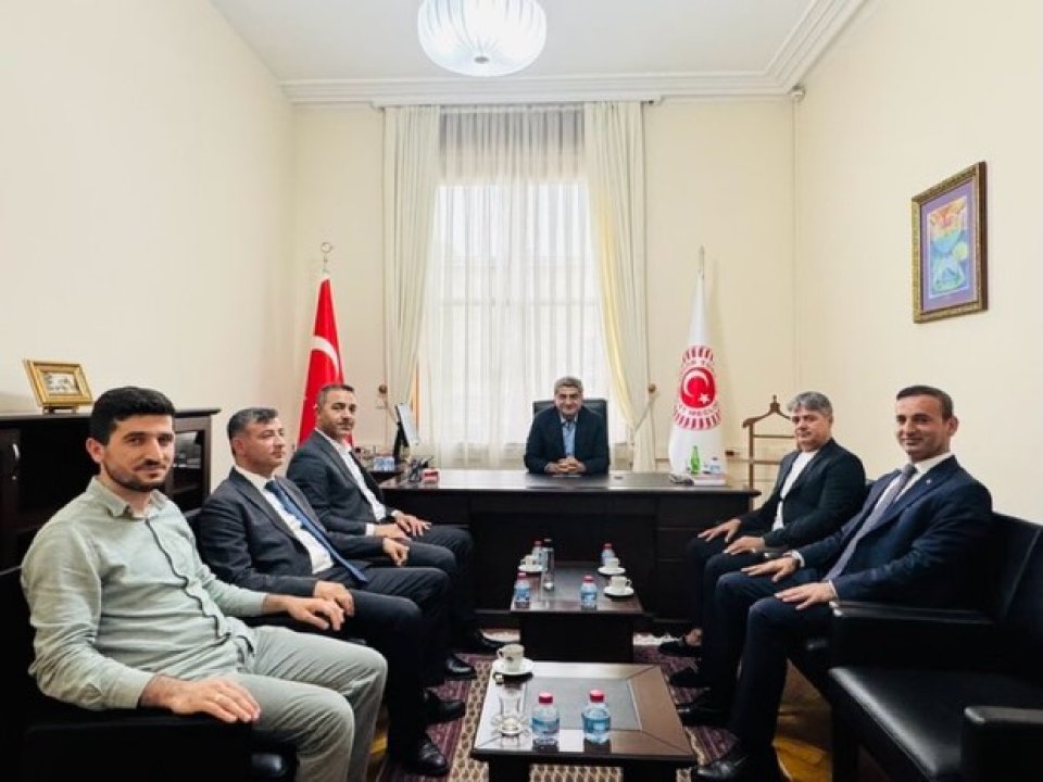 Batman Habizbinililer Yardımlaşma ve Dayanışma Derneği Başkanı Sayın Mehmet Zekeriya Sevim, değerli yönetim kurulu üyelerini Türkiye Büyük Millet Meclisi’nde ağırlamaktan memnuniyet duydum.