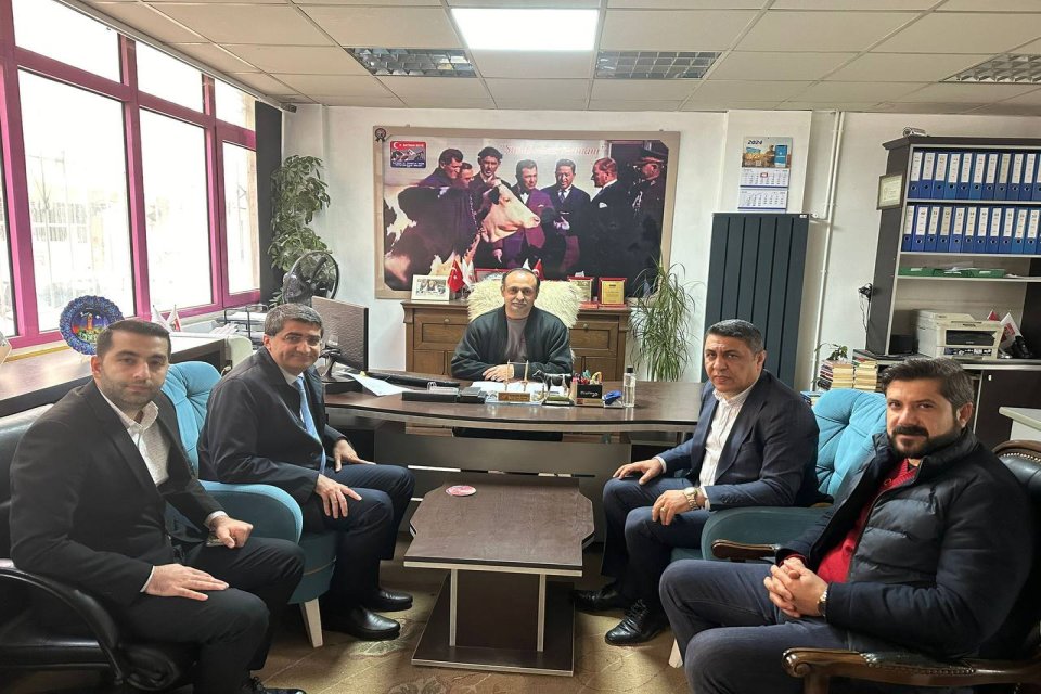 Batman il başkanımız Sehmus Yılmaz ve heyeti ile birlikte; Batman Damızlık Sığır Yetiştiricileri Birliği Başkan    Vekili Nimetullah Durmaz’ı ziyaret ettik.