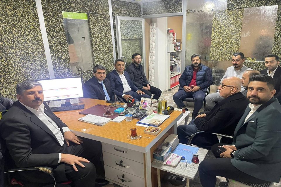 Batman il başkanımız Sehmus Yılmaz ve heyeti ile birlikte; Batman Esnaf ve Sanatlarlar Odası Başkanı Mehmet Sıddık Çiftçi’yi ziyaret ettik.