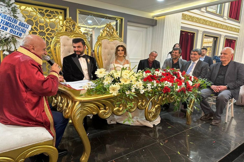 Batman il başkanımız Sehmus Yılmaz ve heyeti ile birlikte; Sevgili Erdi ve Canısı’nın nikah törenlerinde bulunduk.