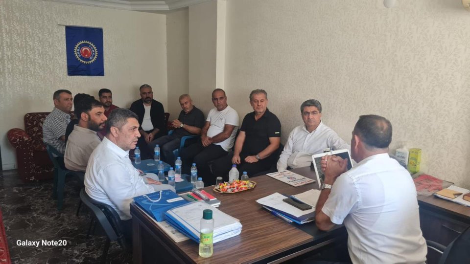 Batman Tüm Kamu-Der ve Belediye-İş başkanı Salih Direk'i ziyaret ettik.
