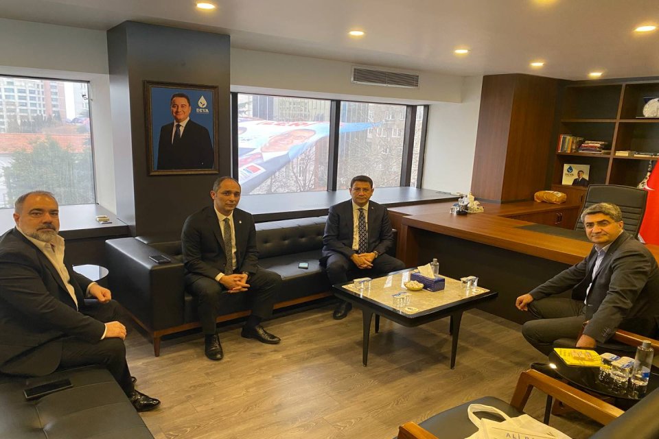 Çalışmalarımıza bugün İstanbul’da devam ediyoruz. İBB adayımız İdris Şahin ve İstanbul teşkilatının taraflı yayıncılığı nedeniyle yapmış oldukları TRT protestosuna katılıp, İstanbul il Başkanlığımızda kısa bir durum değerlendirmesi yaptık.