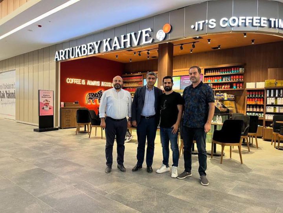 Çukurova Uluslararası havalimanında işletmesi bulunan hemşehrimiz Muhammed Aydın’ı iş yerinde ziyaret ettik.