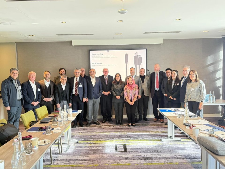 Demokratik Gelişim Enstitüsü’nün ev sahipliğinde, Millî Dayanışma, Kardeşlik ve Demokrasi Komisyonu üyelerinden bazı milletvekillerimizle birlikte Dublin’de bir dizi görüşmede bulunduk.