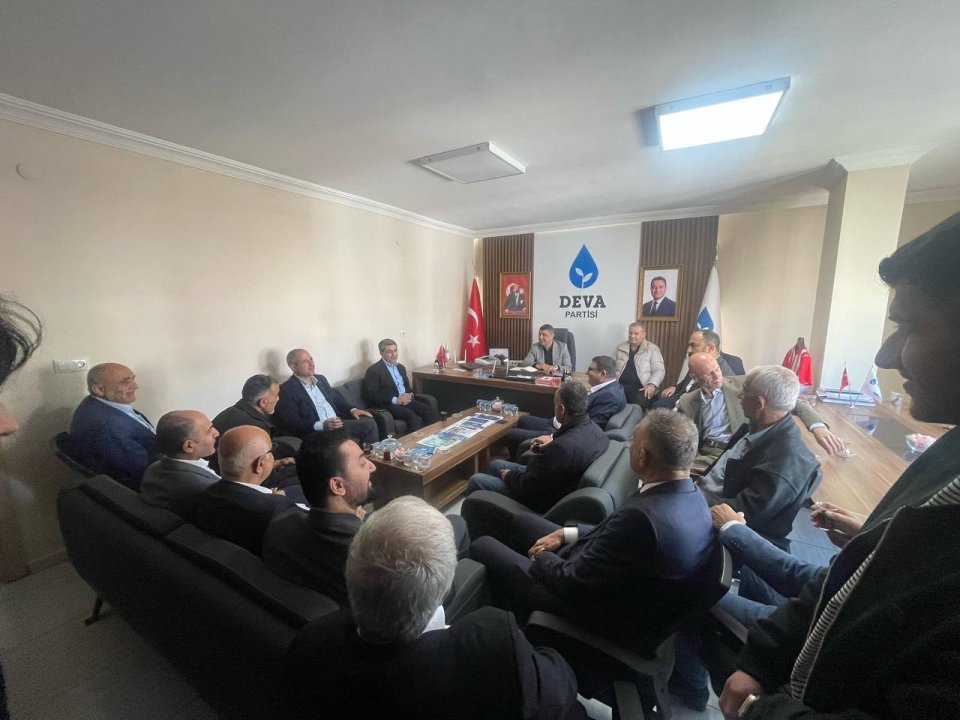 Deva Partisi Batman İl Başkanlığında arkadaşlarımız ve hemşehrilerimizle bayramlaştık.