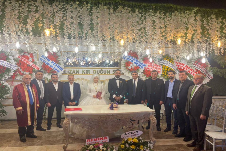 DEVA Partisi Batman Merkez İlçe başkanımız Şehmus Yılmaz’ın ev sahipliğinde Elif-Harun’un düğünlerine katıldık.