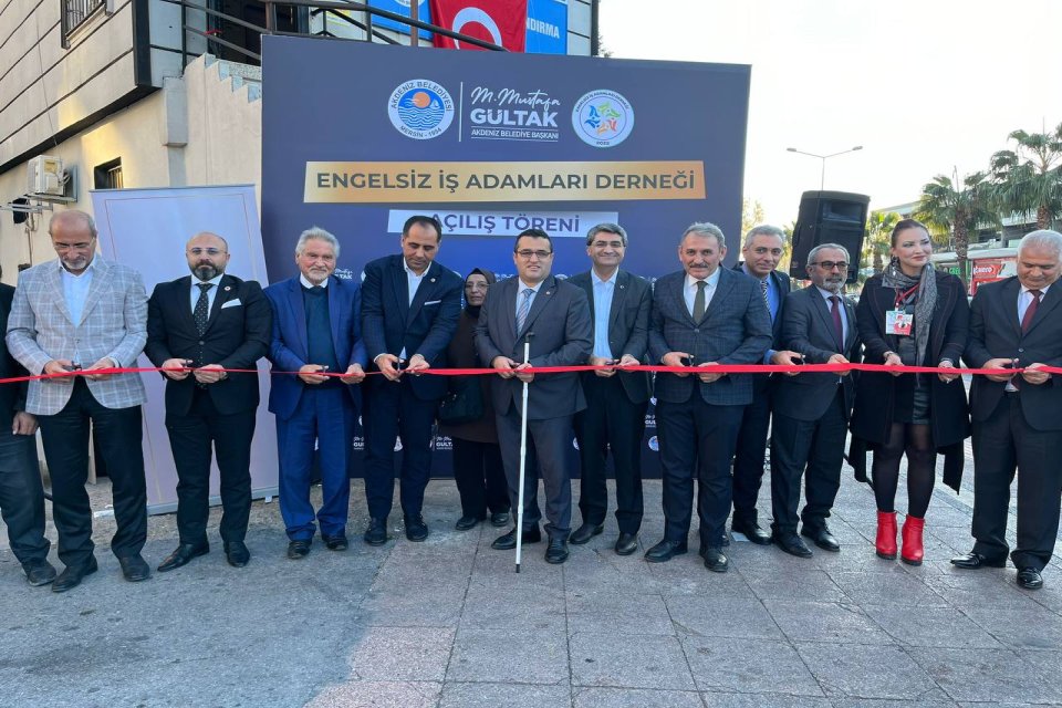 Deva Partisi Mersin İl Başkanı Taner Işıkbay ile Engelsiz iş insanları dernek binasının açılışına katıldım Dernek Başkanı Soner Demir’e nazik davetleri için teşekkür ederim.