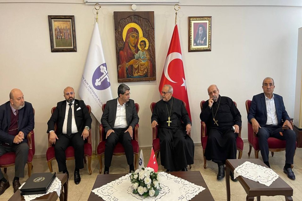 Deva Partisi Mersin İl Başkanı Taner Işıkbay ve Toroslar ilçe Başkanımız Sultan Aydoğan ve teşkilatımız ile Mersin Ortodoks Kilisesi ve Tomris Nadir Mitri Kilisesi Vakfı’nı ve yönetimini ziyaret ettik.