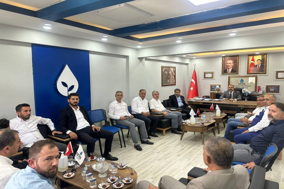 DEVA Partisi Siirt İl Başkanı Umut Dayanan ve ilçe başkanlarımızla yerel seçimlere yönelik değerlendirme toplantısı yaptık.