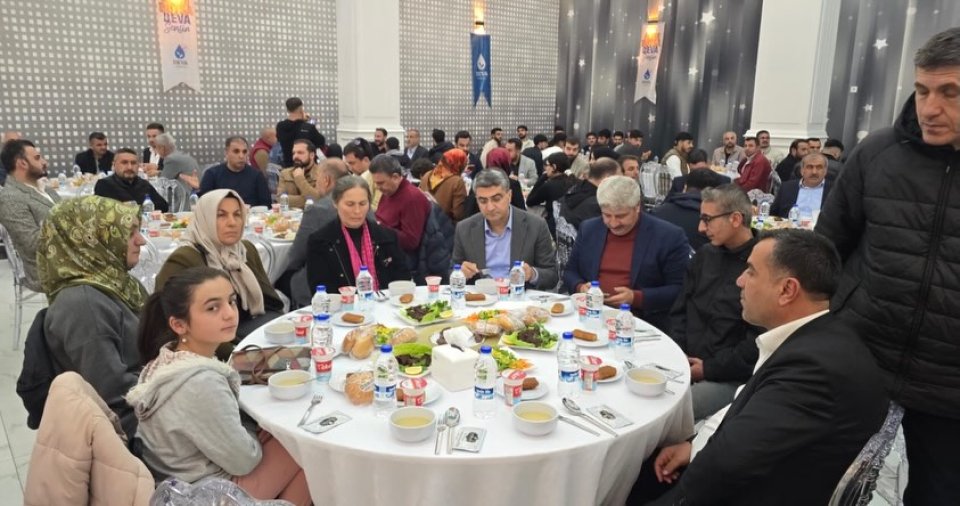 Diyarbakır’da düzenlenen iftar programımızda Genel Merkez heyetimiz ve teşkilat mensuplarımızla bir araya geldik.