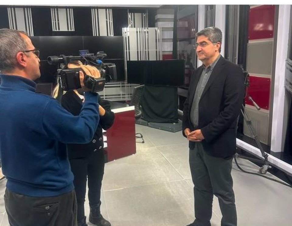 Diyarbakır Söz Gazetesi ve Uzay TV'yi ziyaret ederek Ömer Büyüktimur'la gündemi değerlendirdik.