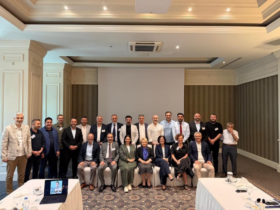 DPI (Democratic Progress Institute) tarafından düzenlenen ''Sürdürülebilir Barışın Hukuki Boyutu ve Uluslararası Deneyimler'' başlıklı toplantıya katıldık.