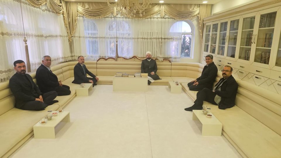 Şeyh Hüseyin Basreti K.S. Medresesi’nde Başmüderris Şeyh Muaz Oran’ı ziyaret ettik.