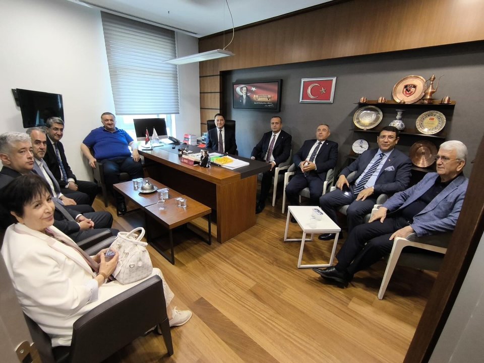 Gaziantep Milletvekilimiz Sayın Ertuğrul Kaya’ya Meclis’te taziye ziyaretinde bulunduk.