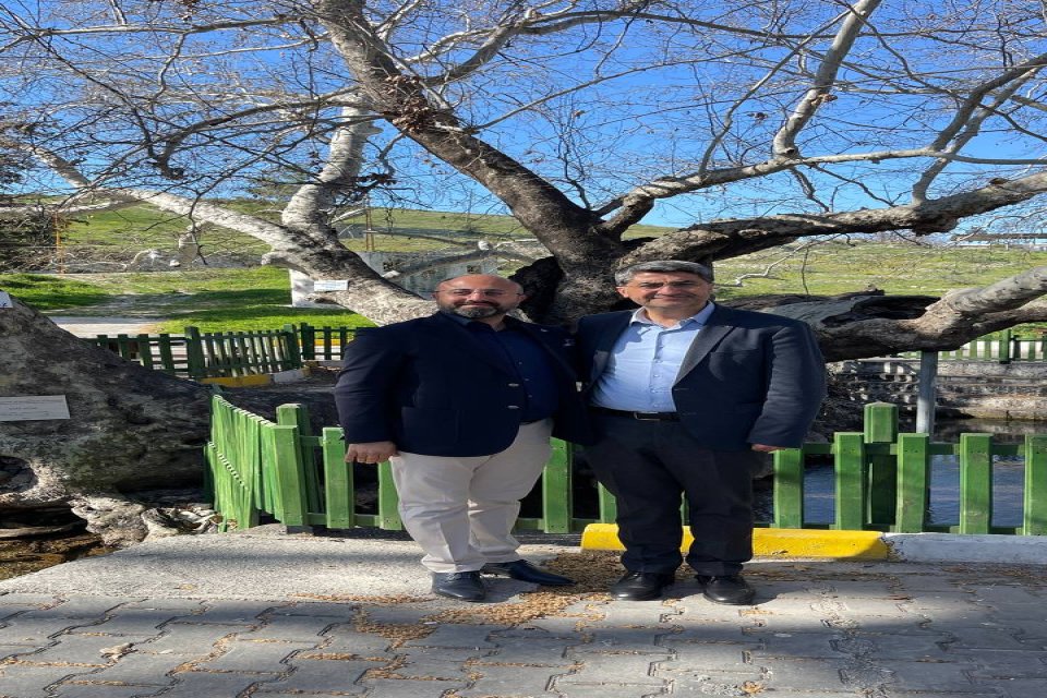 Gülnar’ın Zeyne Mahallesi Pınarbaşı mevkiindeki yaklaşık 720 yaşında olan çınar ağacı ile birlikte 4 Adet çınar, anıt ağaç olarak tescil edildi.