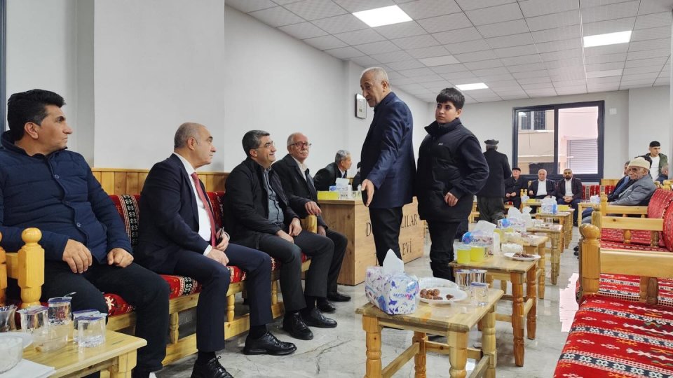 Hacı Mehmet Çalış’ın vefatı dolayısıyla oğlu Doğu ve Güneydoğu Dernekler Federasyonu Başkanı Sayın Mahmut Çalış’a taziye ziyaretinde bulunduk.