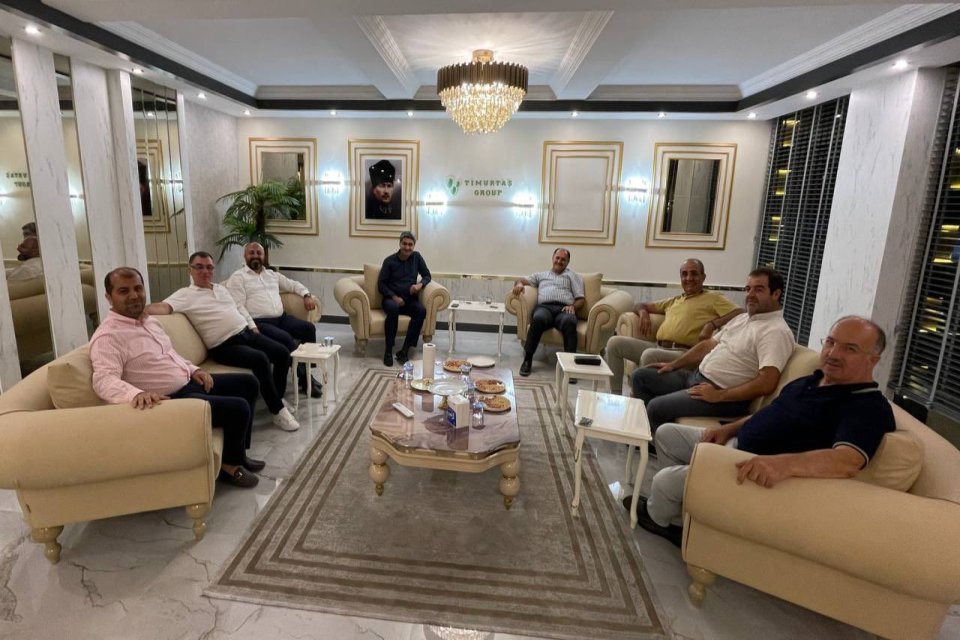 Hal komisyoncular başkanı ve İş insanı Hüseyin Timurtaş, Kanaat önderi Muhteşem Taşkıran ve Zübeyir Kaya’yı Timurtaş ambalajda ziyaret ettik