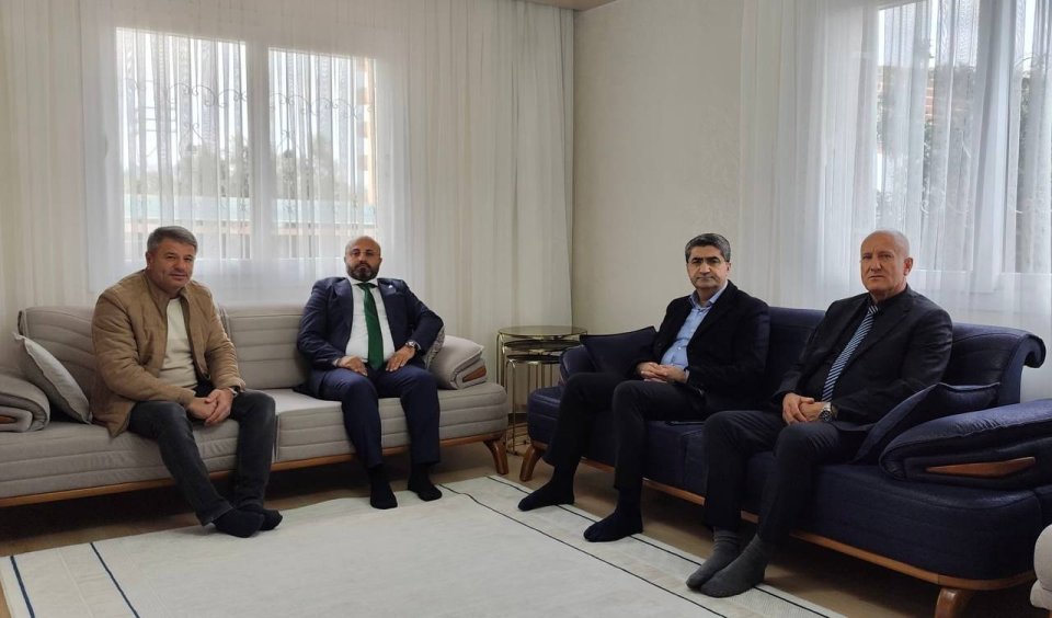 İl başkan yardımcımız Şerif Altun’un babası Basri amca için taziye ziyaretinde bulunduk