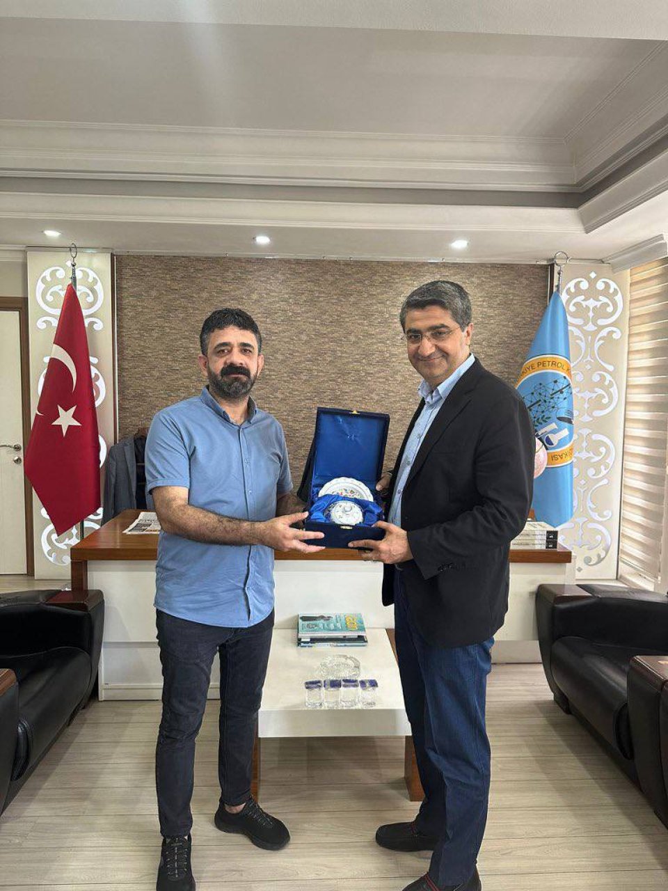 İl başkanlığı heyetimiz ile, Petrol İş Batman Şube başkanlığını ziyaret ettik