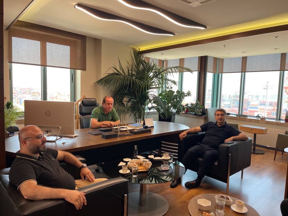 İş insanı Özakar Lojistik sahibi Resul Arslan ve oğullarına işlerinde başarılar diler,  nazik davetleri için teşekkür ederiz.