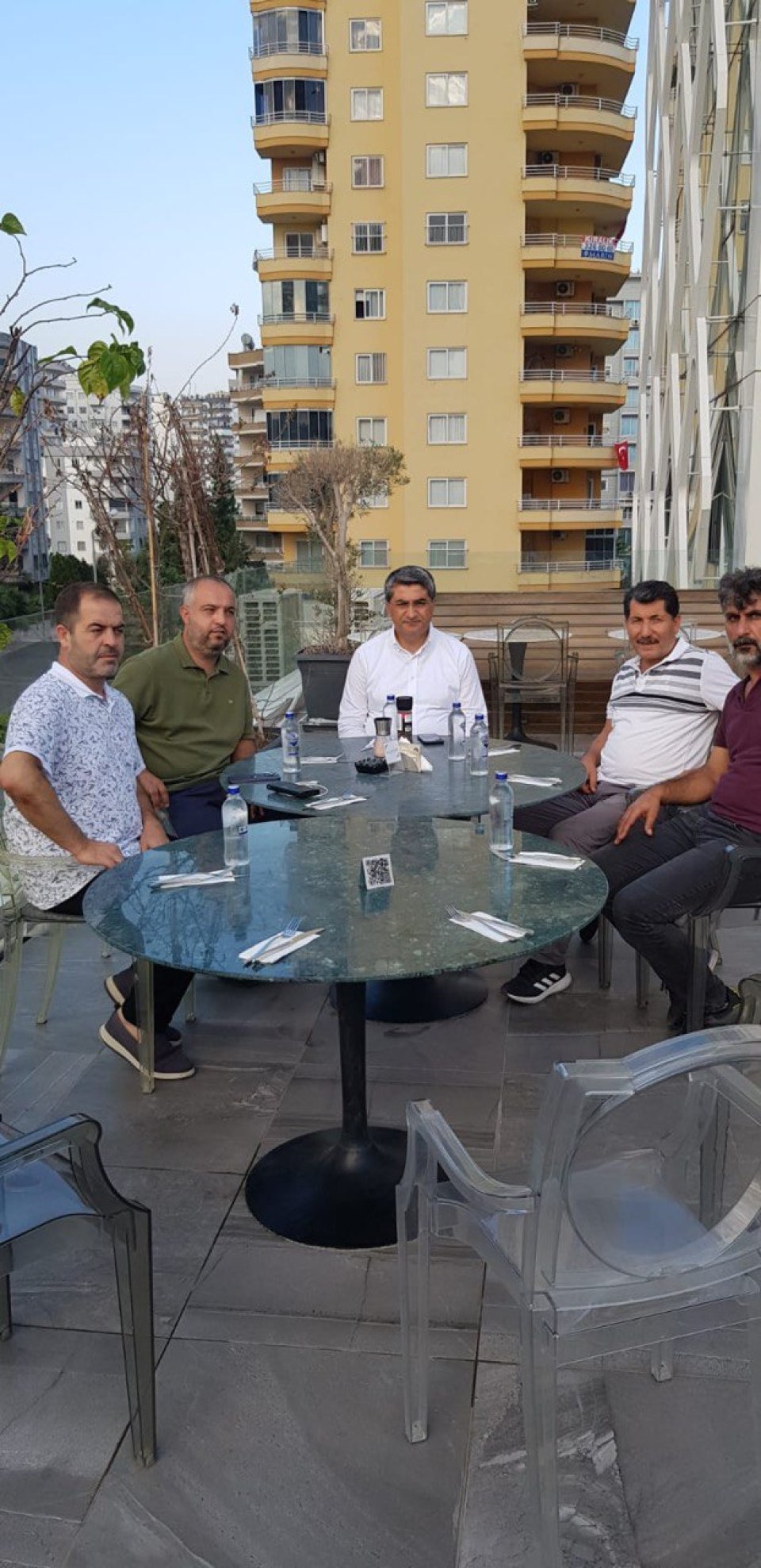  İş insanı Selim Akay’ı yeni girişimi İtalia Cafe’de ziyaret ettik.