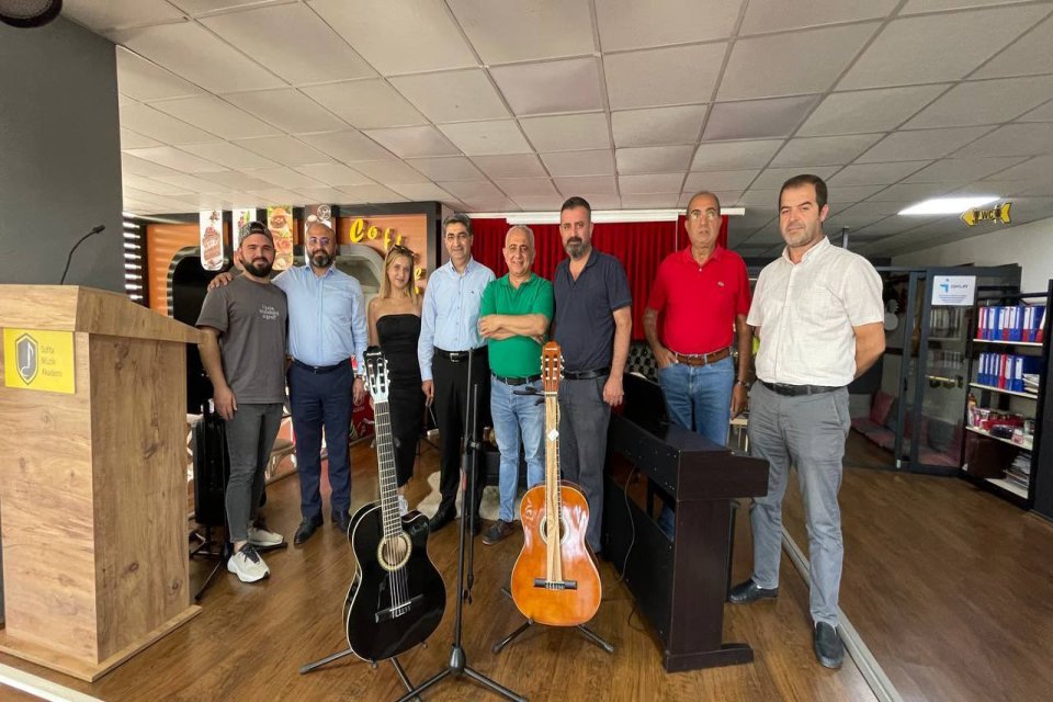 İş insanı Sofita müzik akademisi sahibi Hamdullah Alkaşi’yi ziyaret ettik.