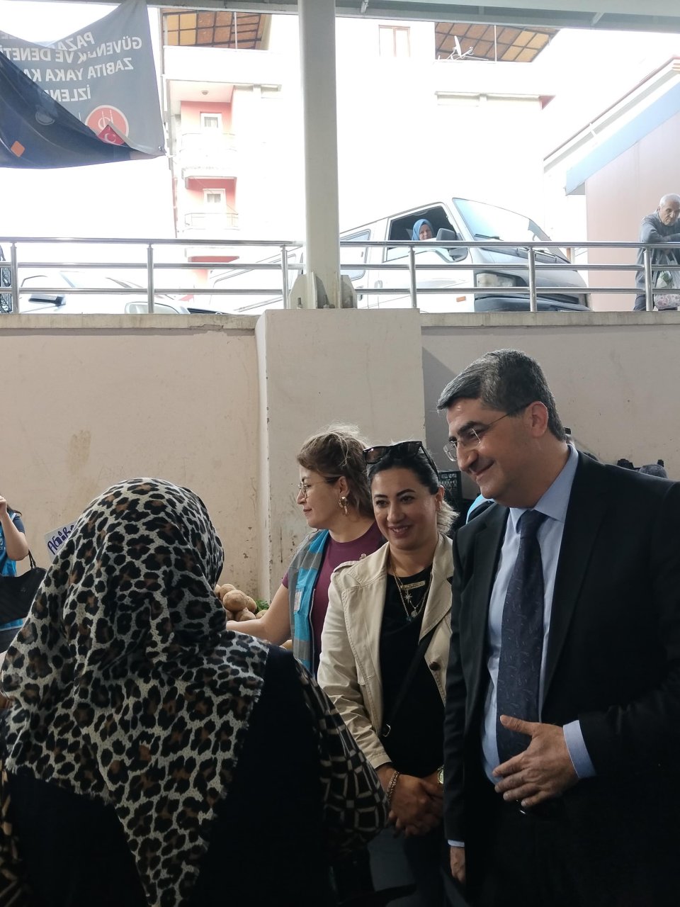 Keçiören Kanuni Pazaryeri’nde esnafımızı ve vatandaşlarımızı ziyaret ettik.  