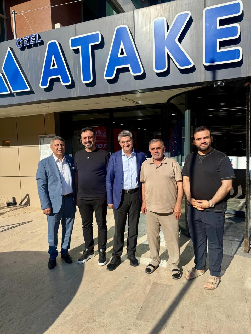Kocaeli’de, geçirdiği ağır kazadan sonra 2. Kez ameliyat olan Hacı Latif Guzel’in hanımı, Gülseren Güzel teyzeyi hastanede ziyaret ettik.
