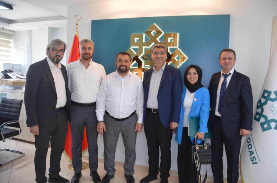 Konya Emlakçılar Odasını ziyaret ederek Oda Başkanı Sayın Abdullah Çiftçi ile bir araya geldik.