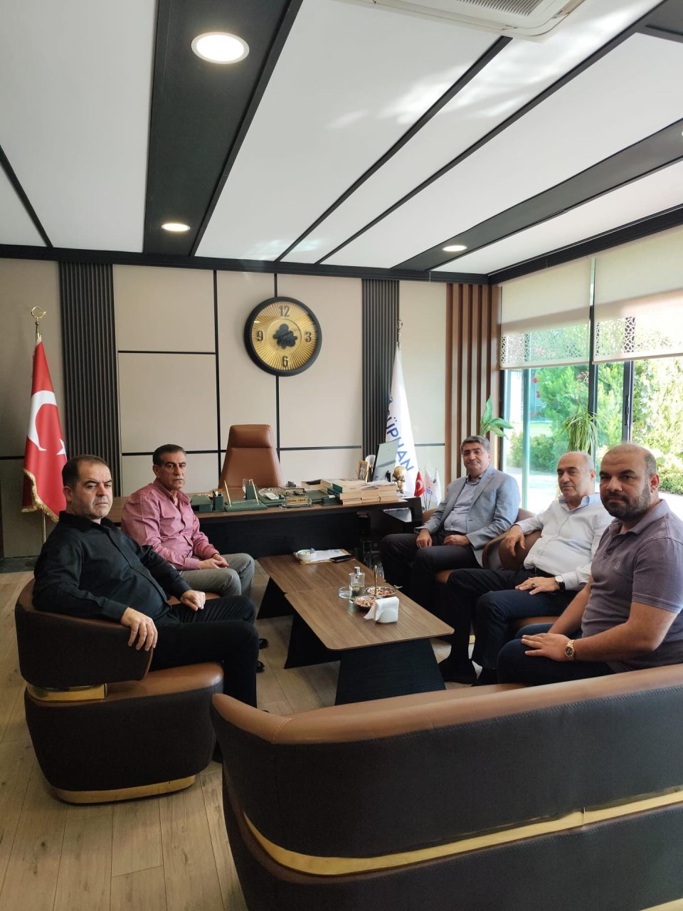 Merhum Metin Işık için kardeşi Çetin Işık’a taziye ziyaretinde bulunduk