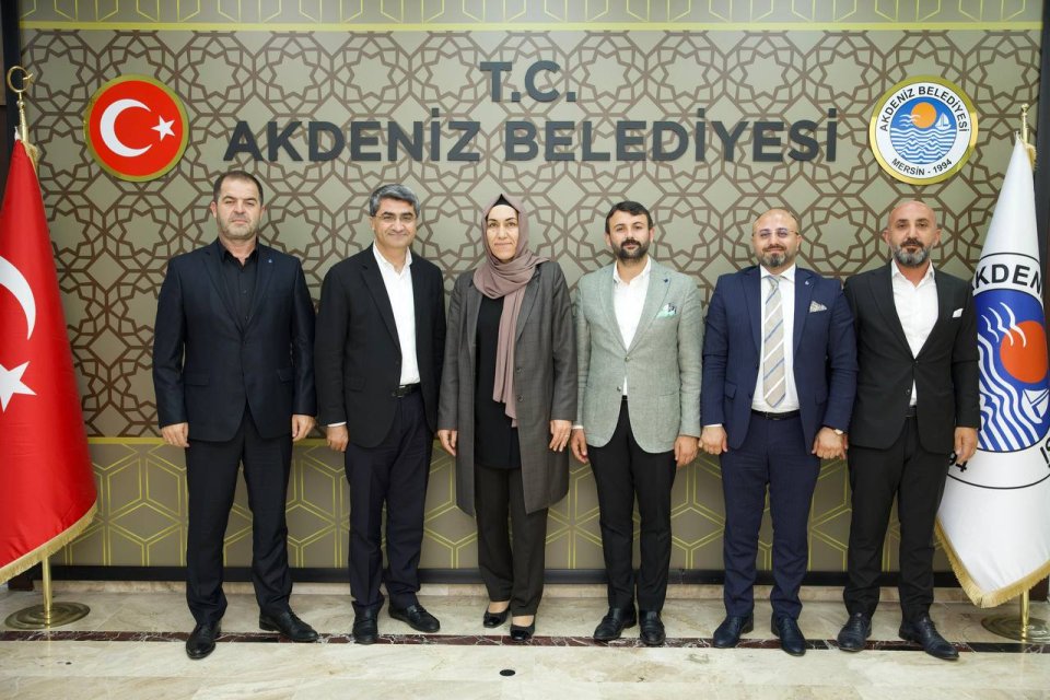 Mersin Akdeniz Belediye Başkanı Av. Hoşyar Sarıyıldız ve Eş Başkan Nuriye Aslan’a hayırlı olsun ziyareti