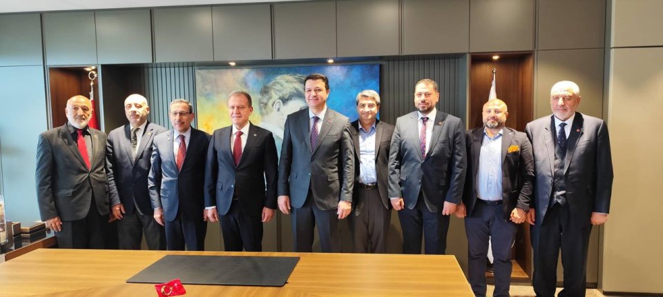 Mersin Büyükşehir Belediye Başkanı Vahap Seçer’i makamında ziyareti