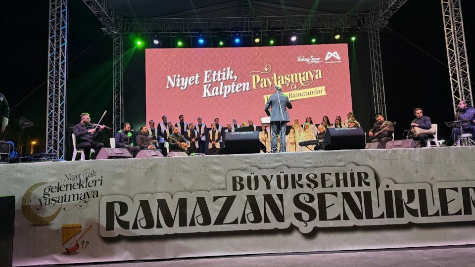 Mersin Büyükşehir Belediyesi’nin ev sahipliğinde düzenlenen Atakaş Hatay Medeniyetler Korosu programına katıldık