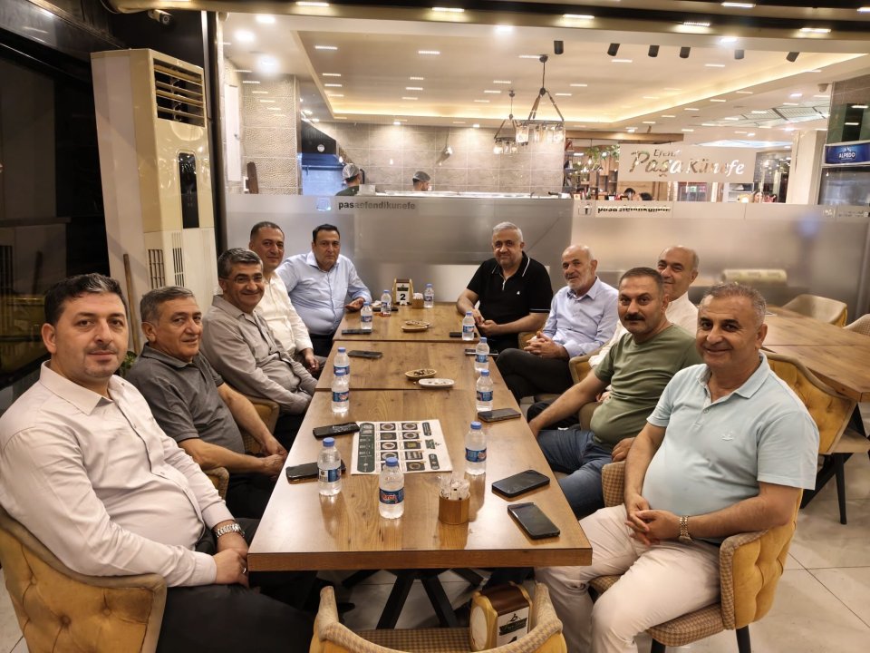 Mersin’de dostlarla Paşa Efendi Künefe'yi ziyaret ettik