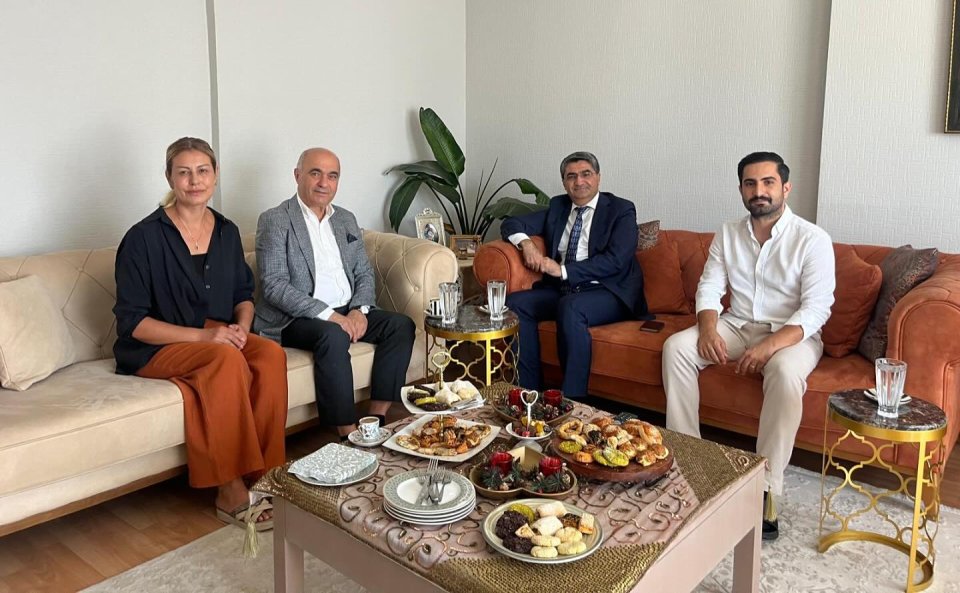 Mersin’de partimizin kurucu emektarlarından Nesrin Türk Bostancı hanımefendiye vefat eden annesi Hatice Hanım için başsağlığı ziyaretinde bulunduk.