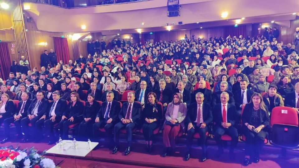 Mersin Devlet Opera ve Balesi Müdürlüğü’nün, Mersin Devlet Klasik Türk Müziği Korosu ile birlikte sahnelediği  “Akdeniz’de Uyanış - 3 Ocak 1921” anlatımlı konserini dinledik;