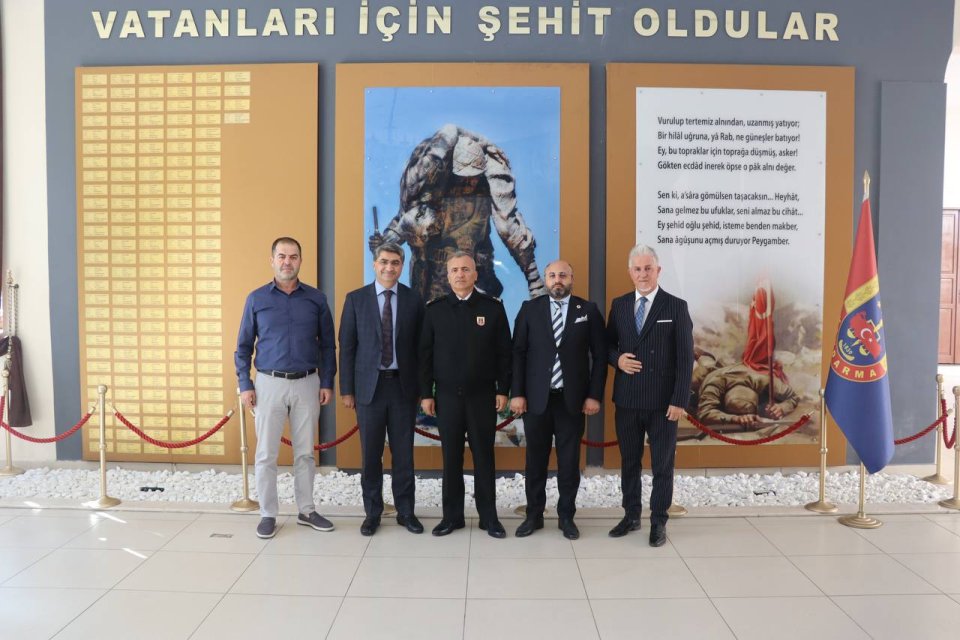 Mersin İl Jandarma Komutanı  Tuğgeneral Ercan Atasoy’u makamında ziyaret ettik. 