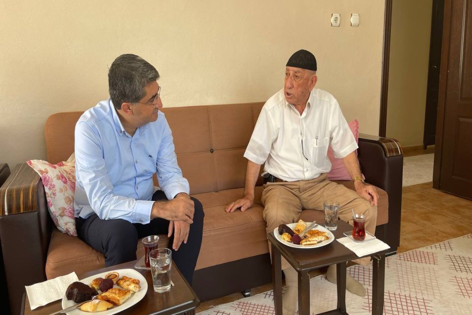 Mersin’in Kanaat önderlerinden Sabri Tufan (Mam Sabri) ve çocuklarını evinde ziyaret ettik. ​