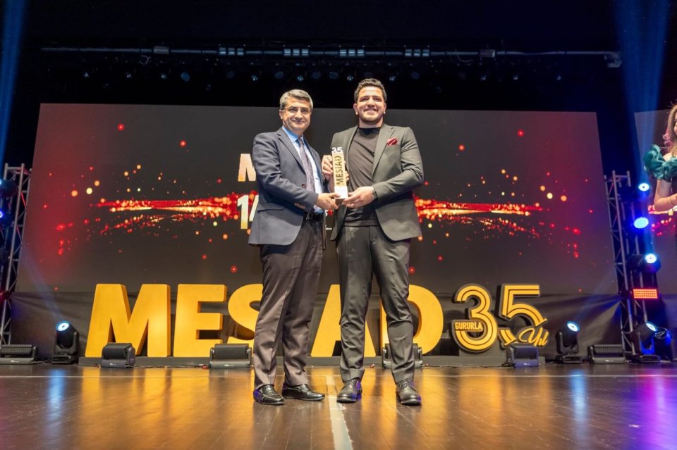 Mersin Sanayicileri ve İş İnsanları Derneği MESİAD’ın 35. yılında, Yenişehir Atatürk Kültür Merkezi’nde düzenlenen 14. Yılın İş İnsanları Ödül Töreni’ne katıldım. 