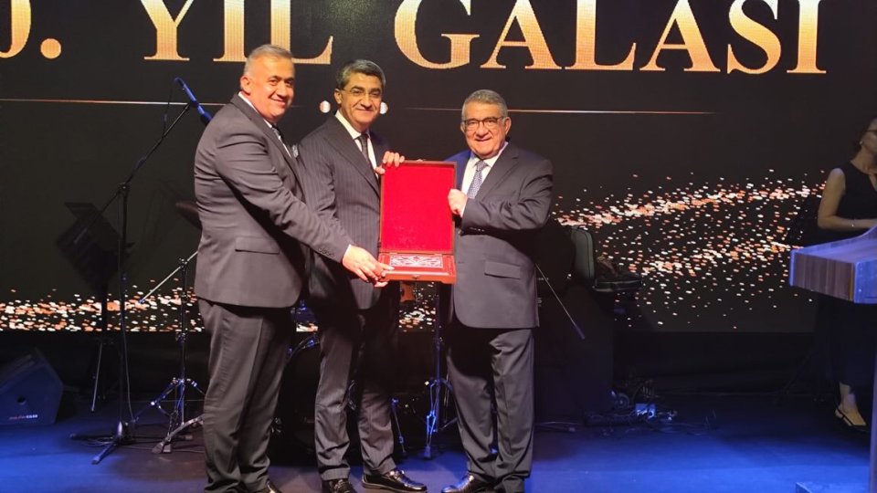 Mersin Ticaret Borsamızın 100. Yıl Balosu’na katılarak, bu köklü kurumun asırlık birikimine ve başarılarına tanıklık etmekten memnuniyet duyduk