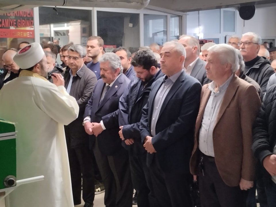 Metin Civan Bey'in cenazesine katılarak hakka uğurladık. Allah rahmet eylesin. Mekanı Cennet olsun.