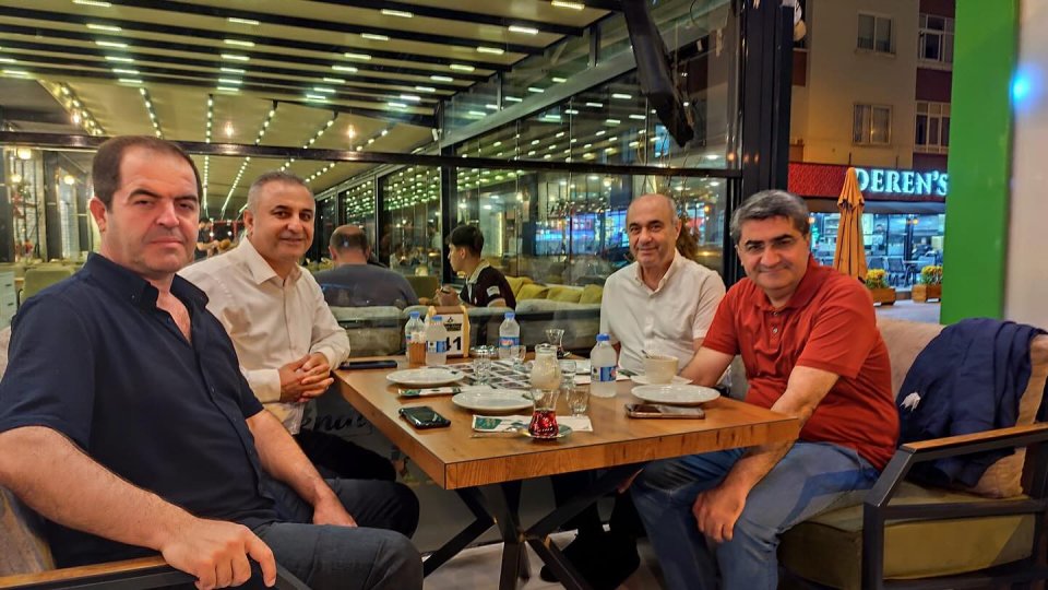 Necmettin Cabadak Beyin davetiyle kendisini Paşa Efendi Künefe'de ziyaret ettik