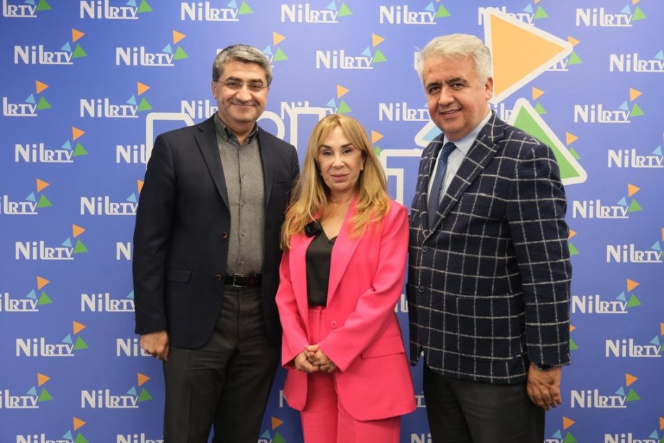 Nil Sezer’in sunduğu Perspektif programı öncesinde, Nil Rtv’nin sahibi Sn. Mesut Sezer ile son derece verimli bir sohbet gerçekleştirdik. 