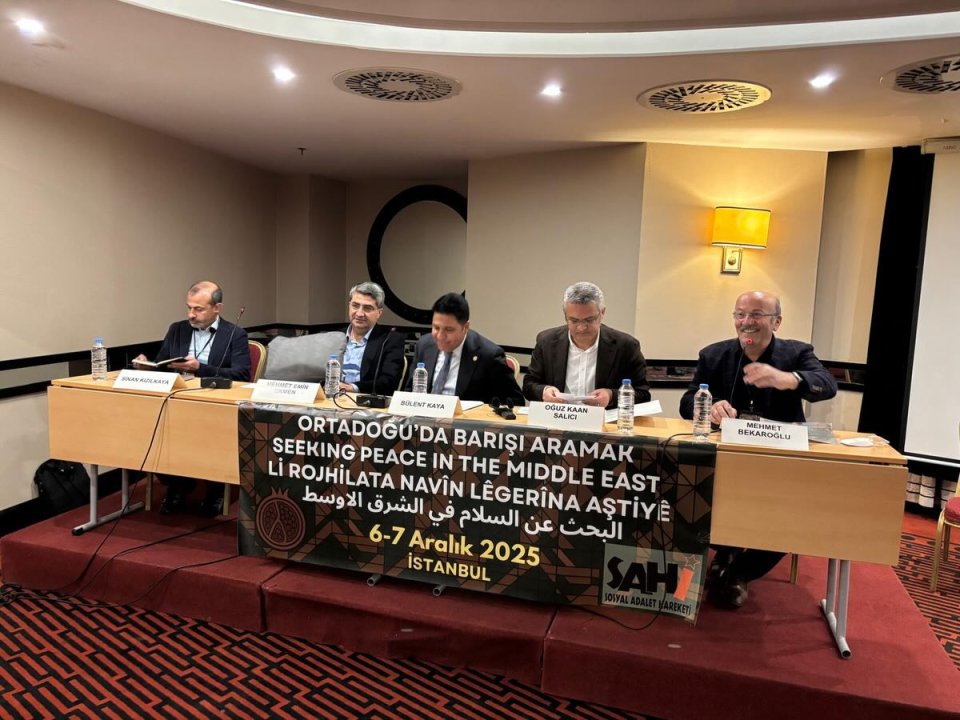  Sosyal Adalet Hareketi’nin düzenlediği sempozyumda “Barışın Yarım Kalan Hikayesi: Türkiye’de Kürt Sorunu ve Yeniden Diyalog Arayışı” oturumunda konuşmacı olarak yer aldım
