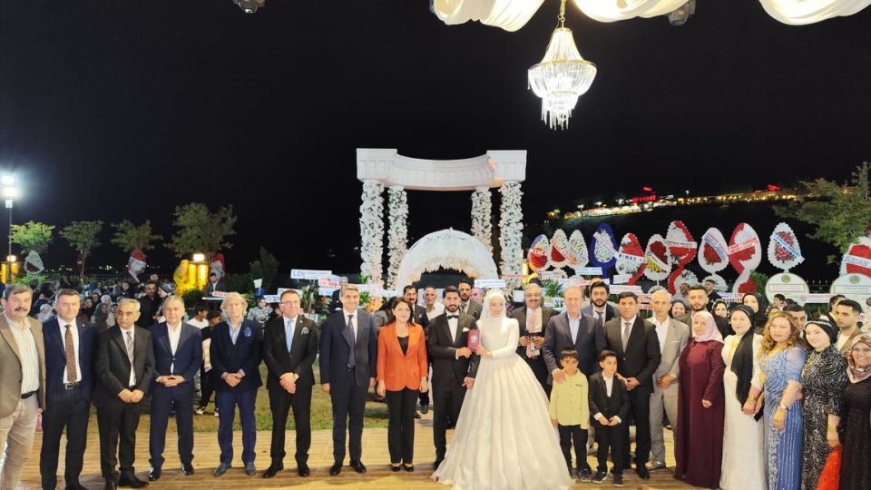 Ticaret ve Sanayi Odası Başkanvekili Mustafa Özdamar’ın oğlu Vedat ile Sevda’nın hayatlarını birleştirdikleri nikâh törenine katıldık