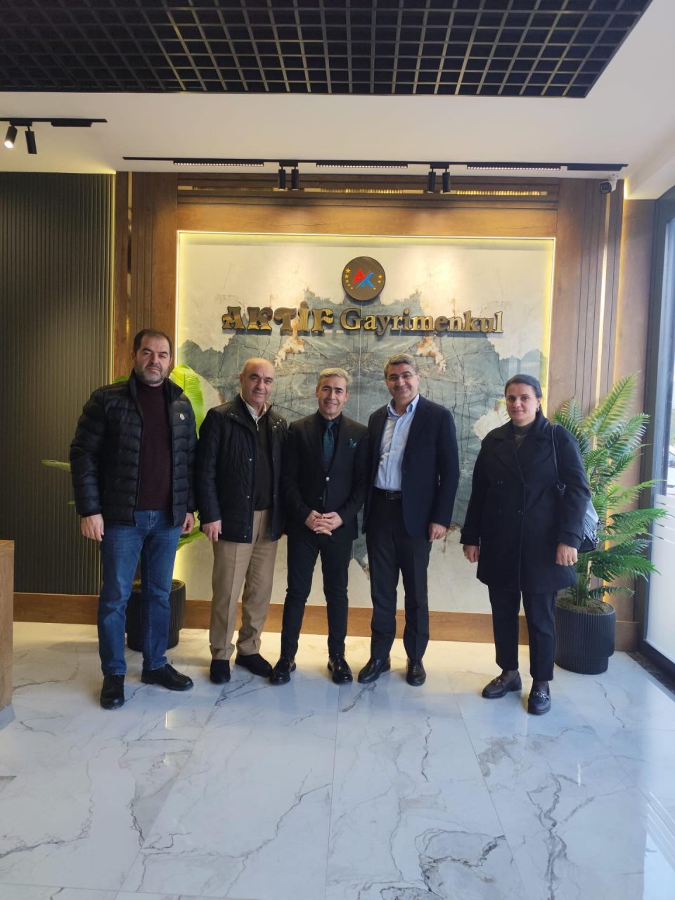Tüm Emlakçılar Meslek Odası Başkanı ve Aktif Gayrimenkul sahibi Aydın Karaduman’ı iş yerinde ziyaret ederek hayırlı olsun dileklerimizi ilettik