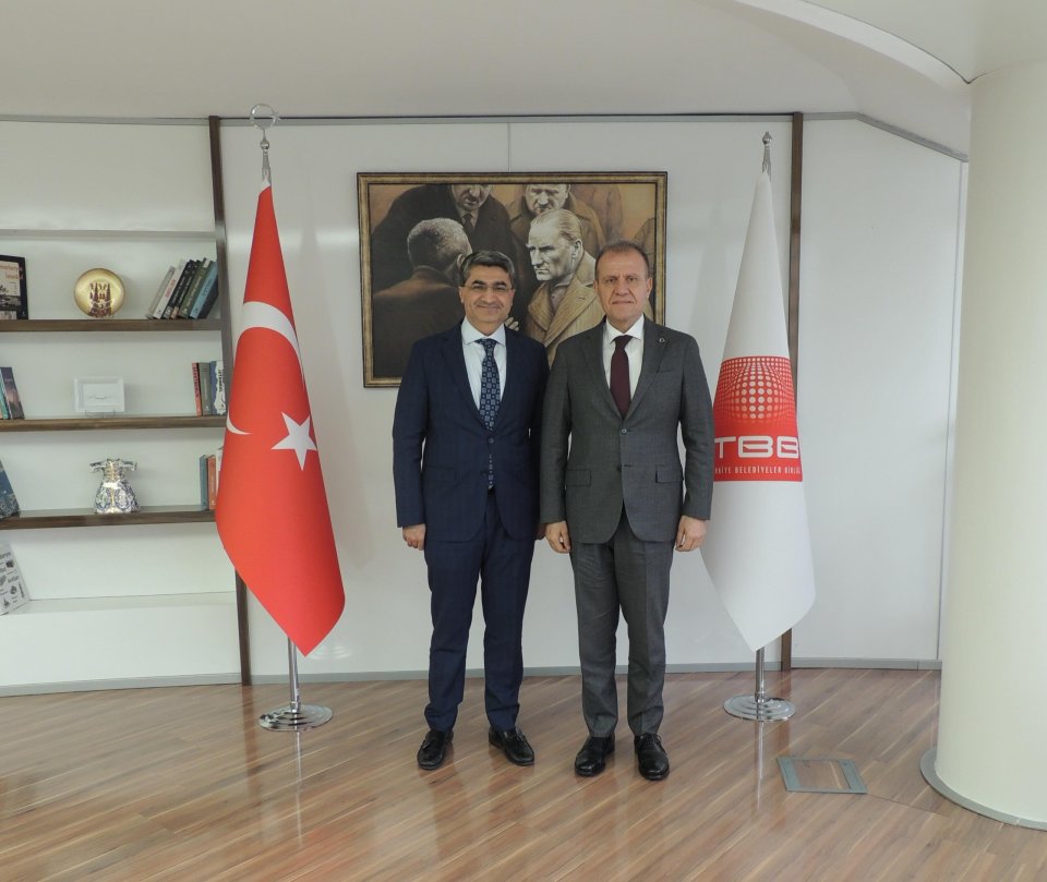 Türkiye Belediyeler Birliği Başkanı olarak seçilen Mersin Büyükşehir Belediye Başkanımız Sayın Vahap Seçer’i makamında ziyaret ederek, hayırlı olsun dileklerimi ilettim.