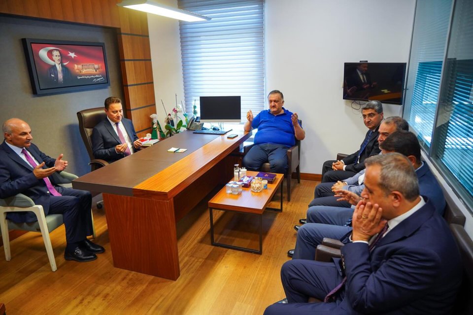 Yeni Yol Grubu üyemiz, Saadet Partisi İstanbul Milletvekili Sayın Birol Aydın’a annesi Zekiye Hanımefendi’nin vefatı dolayısıyla Meclis’te taziye ziyaretinde bulunduk.