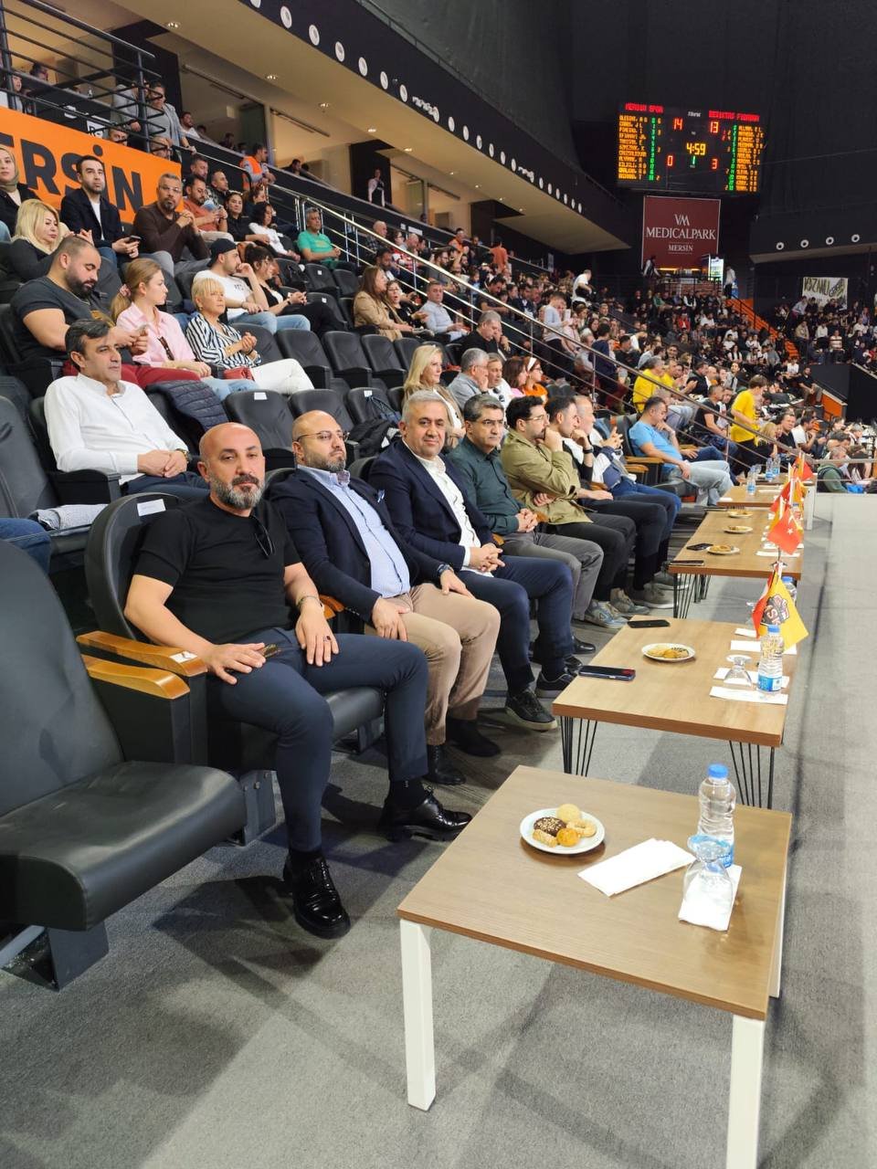 Yenişehir Belediye Başkan adayımız Faik Tok ile Basketbol Süper Lig temsilcimiz Mersin Spor Kulübü ile Beşiktaş Fibabanka karşılaşmasını yoğun bir seyirci kitlesiyle izledik.